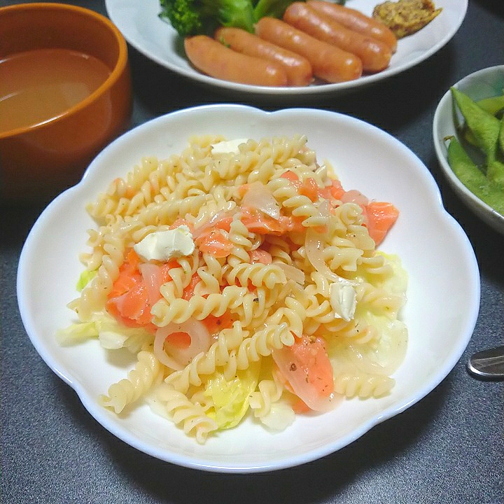 スモークサーモンのマリネで！おつまみサラダパスタ