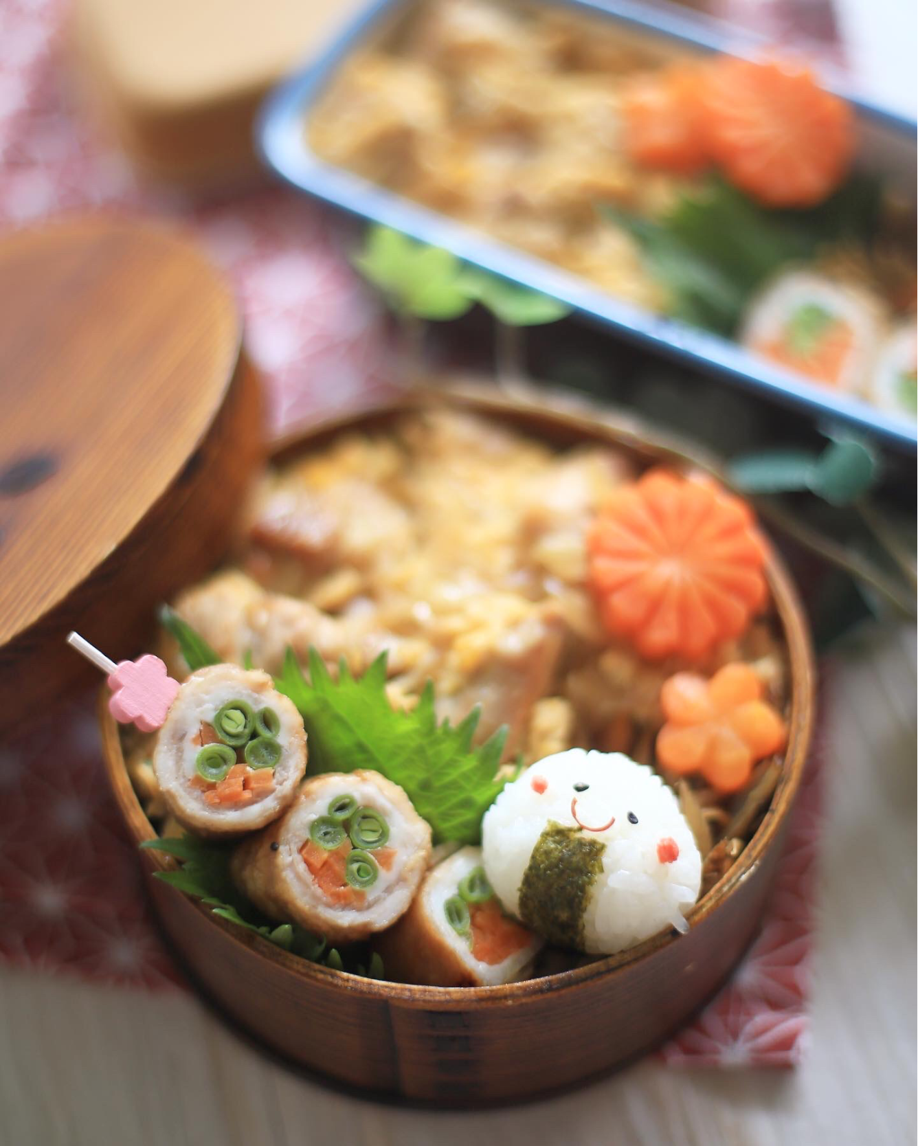 親子丼とこにぎりのお弁当