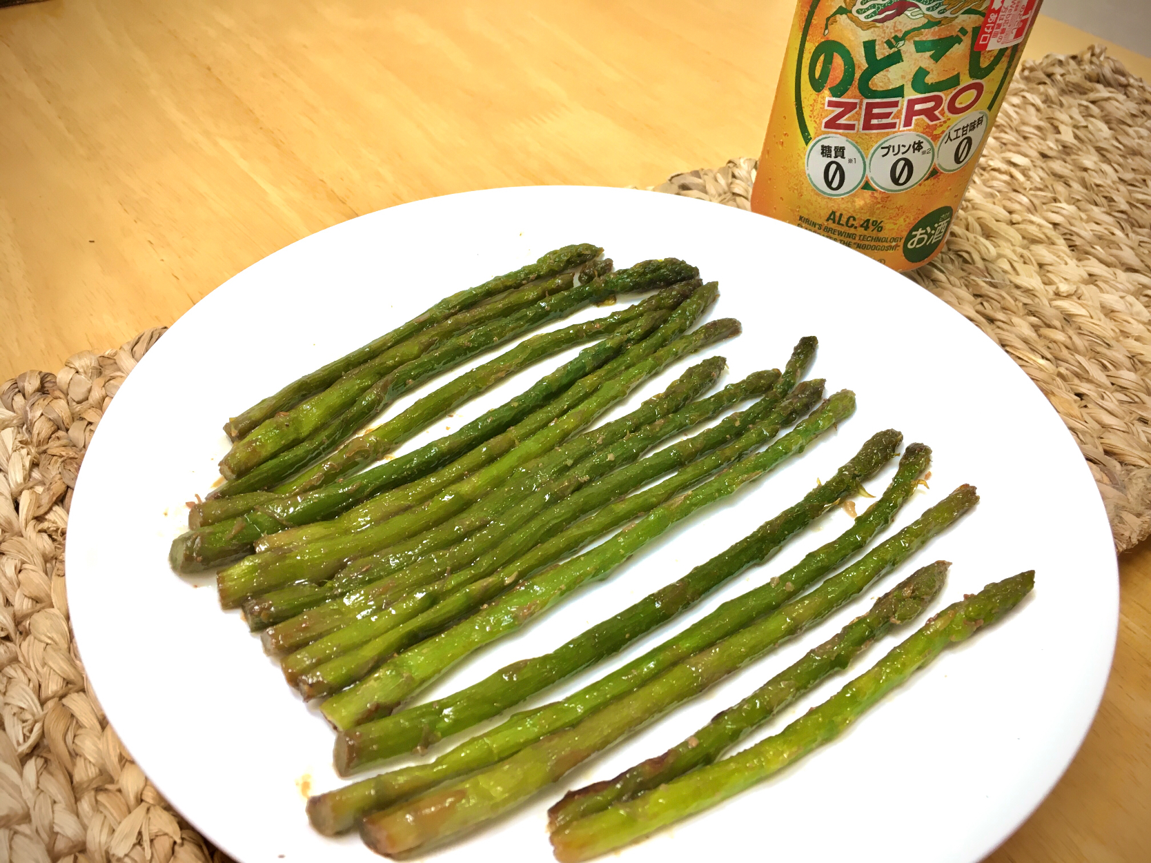 お肉から出た油で煮たアスパラ