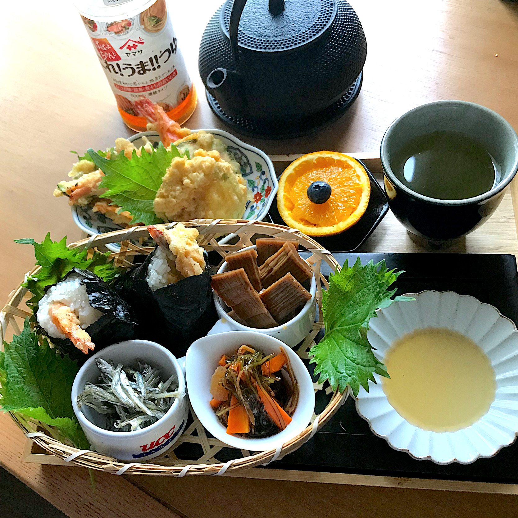 シュトママさんの料理 ズッキーニと新玉ねぎかき揚げ天ぷらで天むすにリメイク
