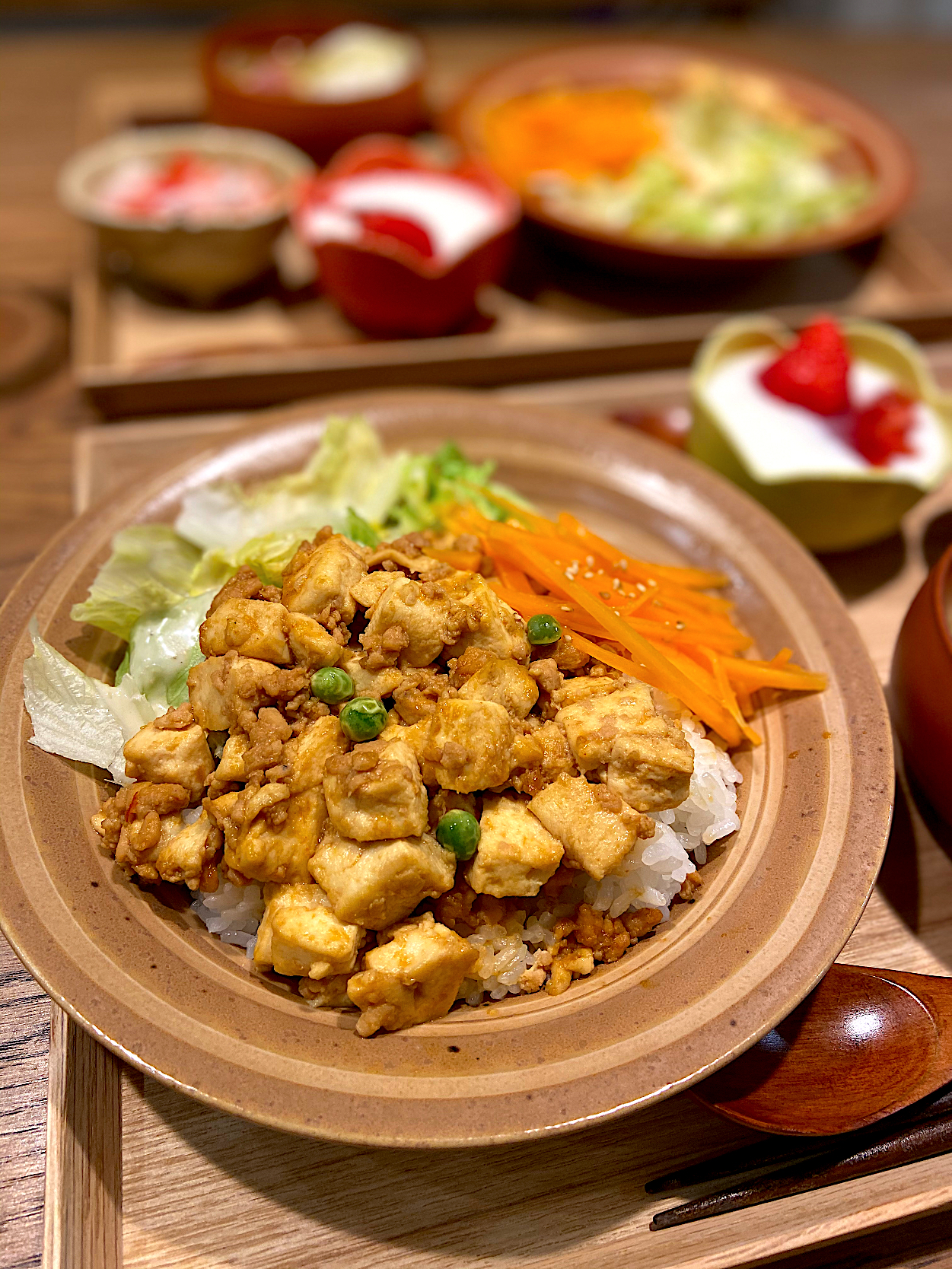 絹豆腐でカサ増しそぼろ丼