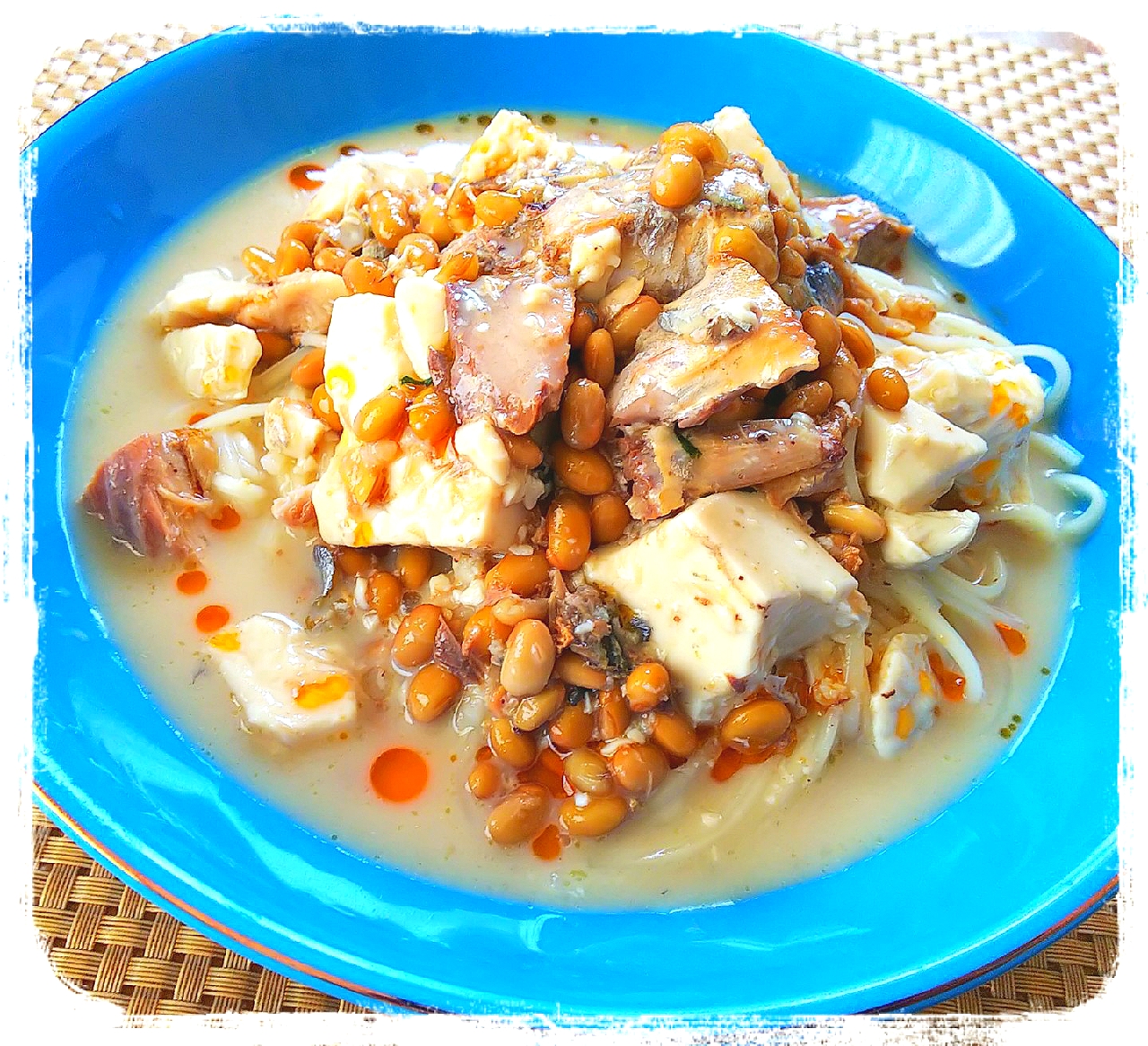 サバ味噌煮缶de納豆ネバとぅる冷や汁
を、どばぁーっとかけて
ぶっかけ素麺😋💕