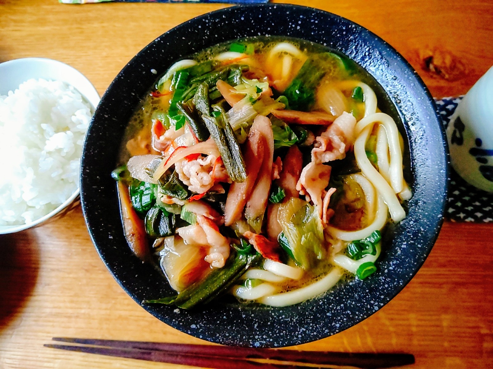 丸ごと玉ねぎと牛蒡豚バラすき煮+豚しゃぶスープで、肉うどん🍜