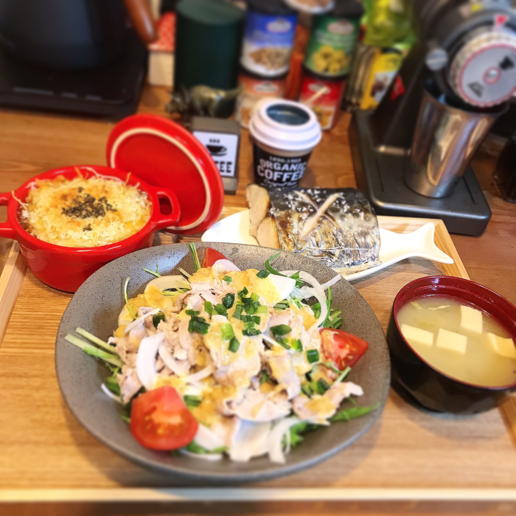 豚しゃぶサラダ サワラの塩焼き 高野豆腐の味噌汁 激辛キーマカレー入り揚げないコロッケ リメイク料理グランプリ ヤマサ醤油株式会社