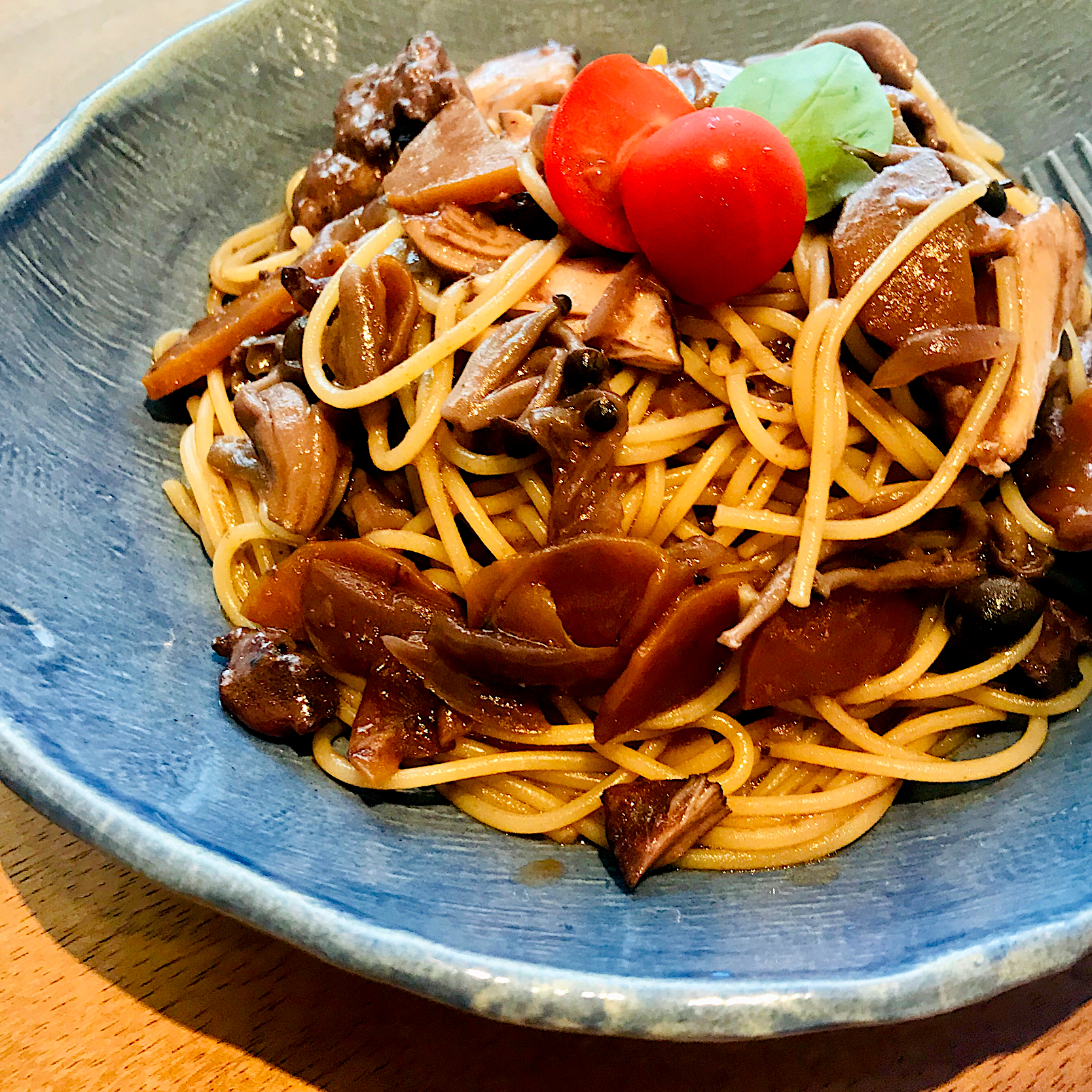 鶏ももの赤ワイン煮でボロネーゼ