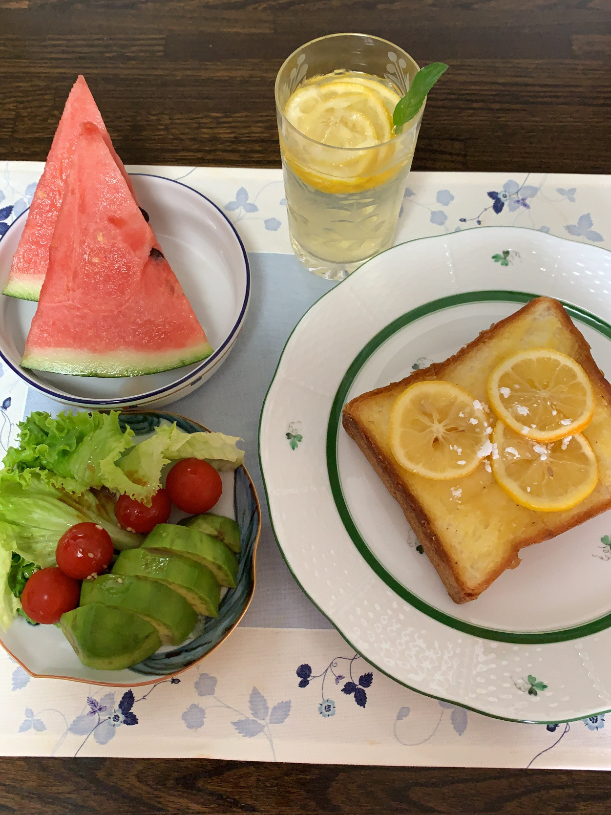 ムシムシした朝は爽やかな朝食を🍋