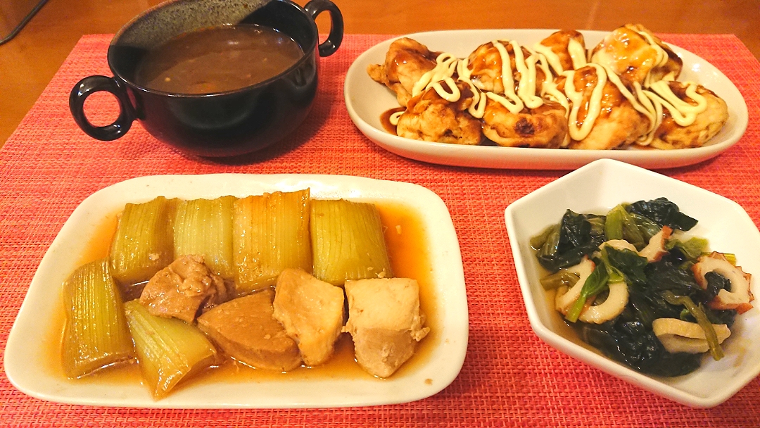 ☆冷蔵庫整理の晩御飯
    焼き鳥風 ネギとむね肉の炒め物
    小松菜と竹輪の煮浸し
    残りの たこ焼き
    カレースープ