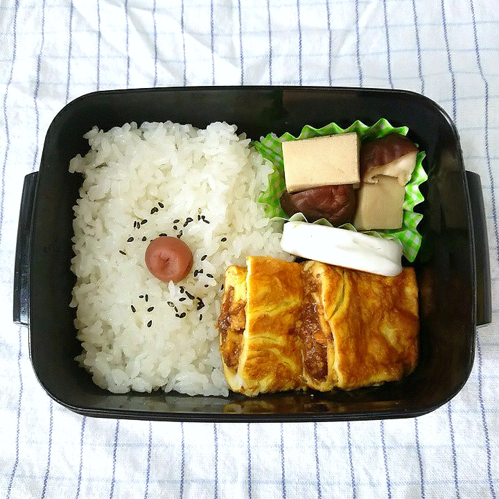 ジャージャー麺リメイクのオムレツ弁当