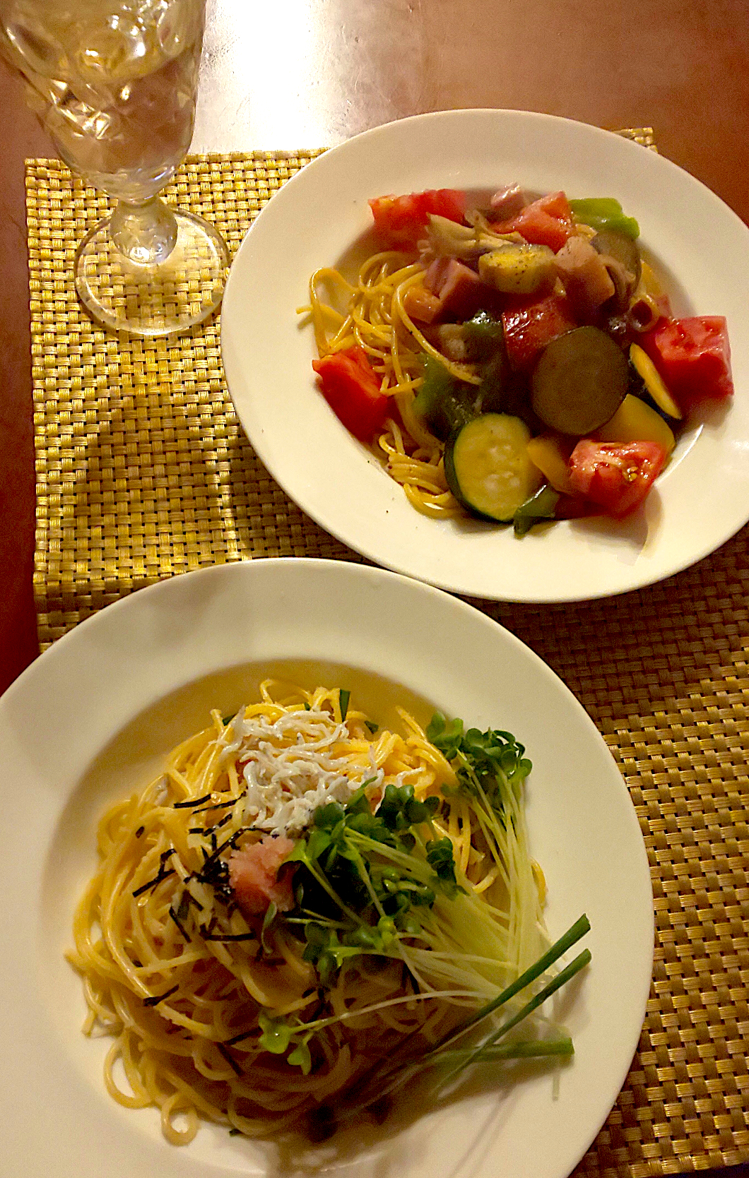2 tipi di pasta🍝2種類のパスタ<白出汁しらす&たらこﾊﾞﾀｰ･ﾍﾞｰｺﾝ,夏野菜&舞茸のﾊﾟｽﾀ>