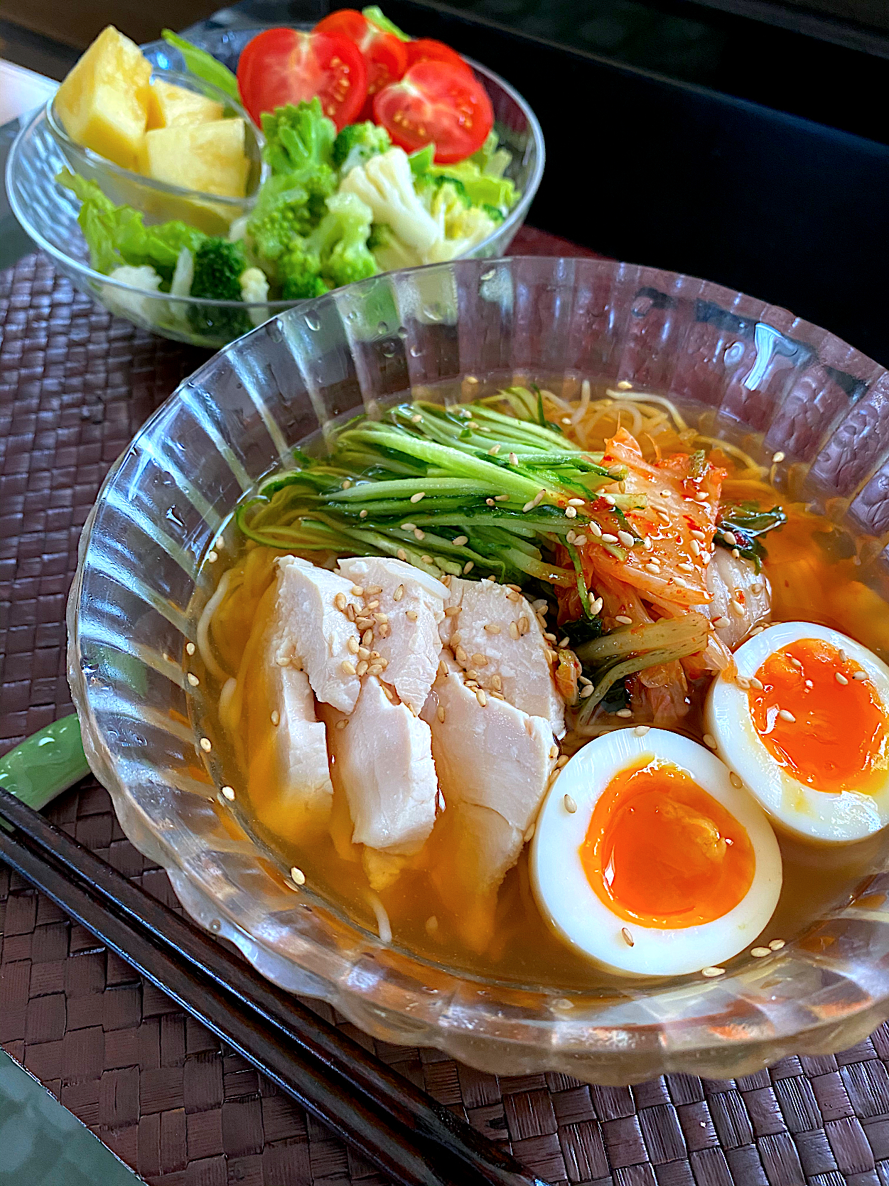 ゆかりさんの料理 柔らかジューシー鶏ハムトッピング辛麺🍜