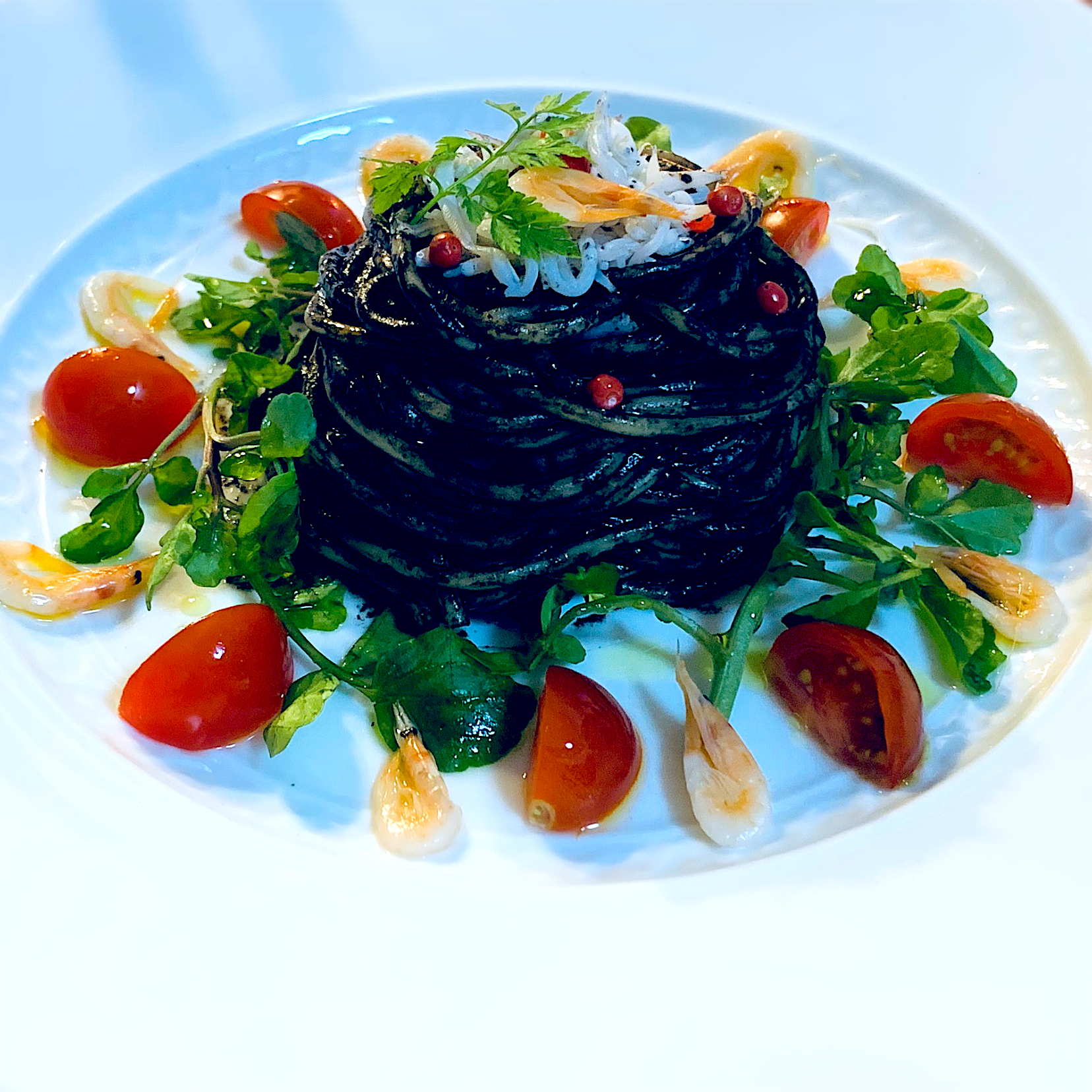 【洋食】 超！魚介の旨味引き立つ濃厚イカ墨パスタ（Thick squid ink pasta that brings out the deliciousness of seafood）