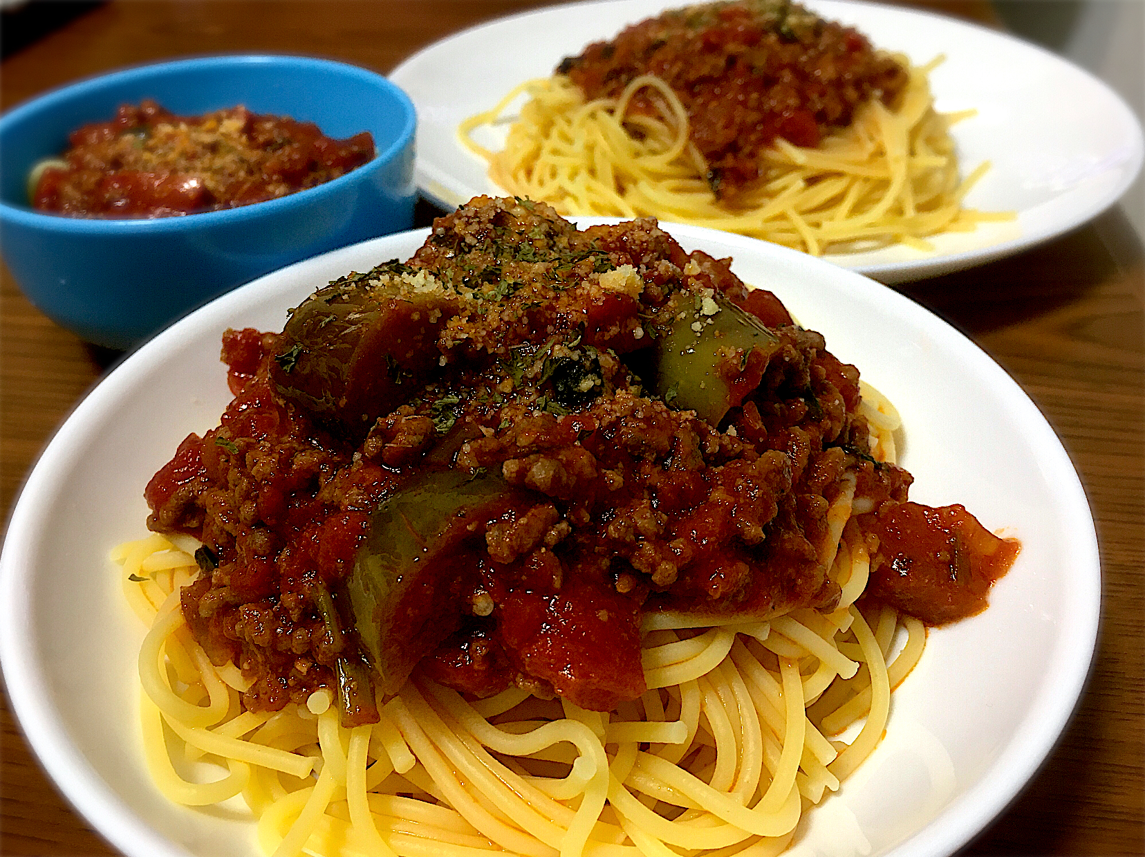 昨日の夕飯のリメイクでミートソーススパゲティ🍝🍆