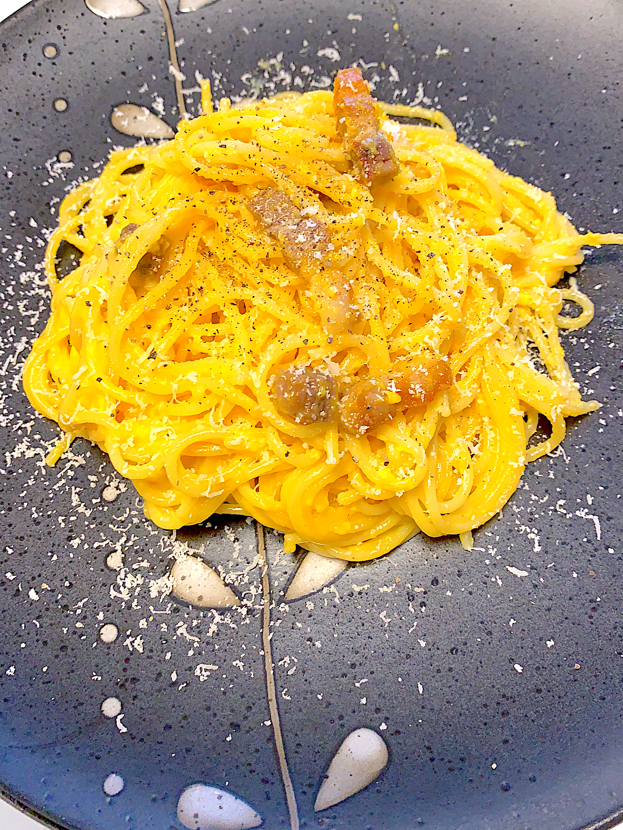 motohiroさんの料理 本場のレシピで作った、濃厚カルボナーラ　自家製パンチェッタとパルミジャーノ、卵黄で作るカルボナーラ