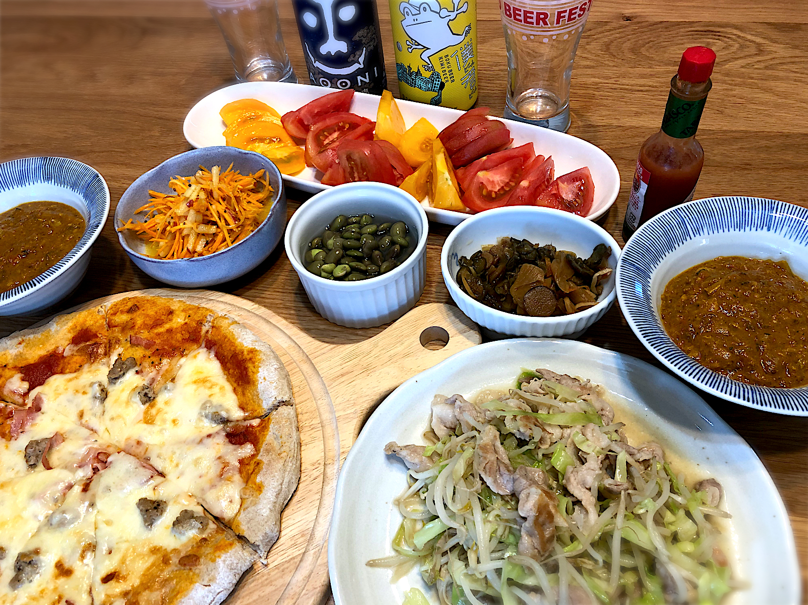 サバ缶カレー　キャロットラペ　茶豆の塩煮　豚バラと野菜炒め　お取り寄せピザ