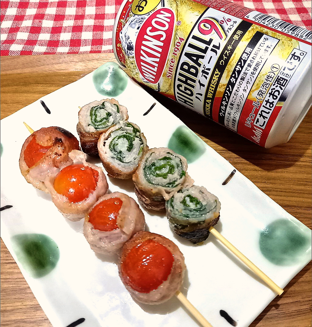 昼飲み部🍻
串焼きで軽～く🎶