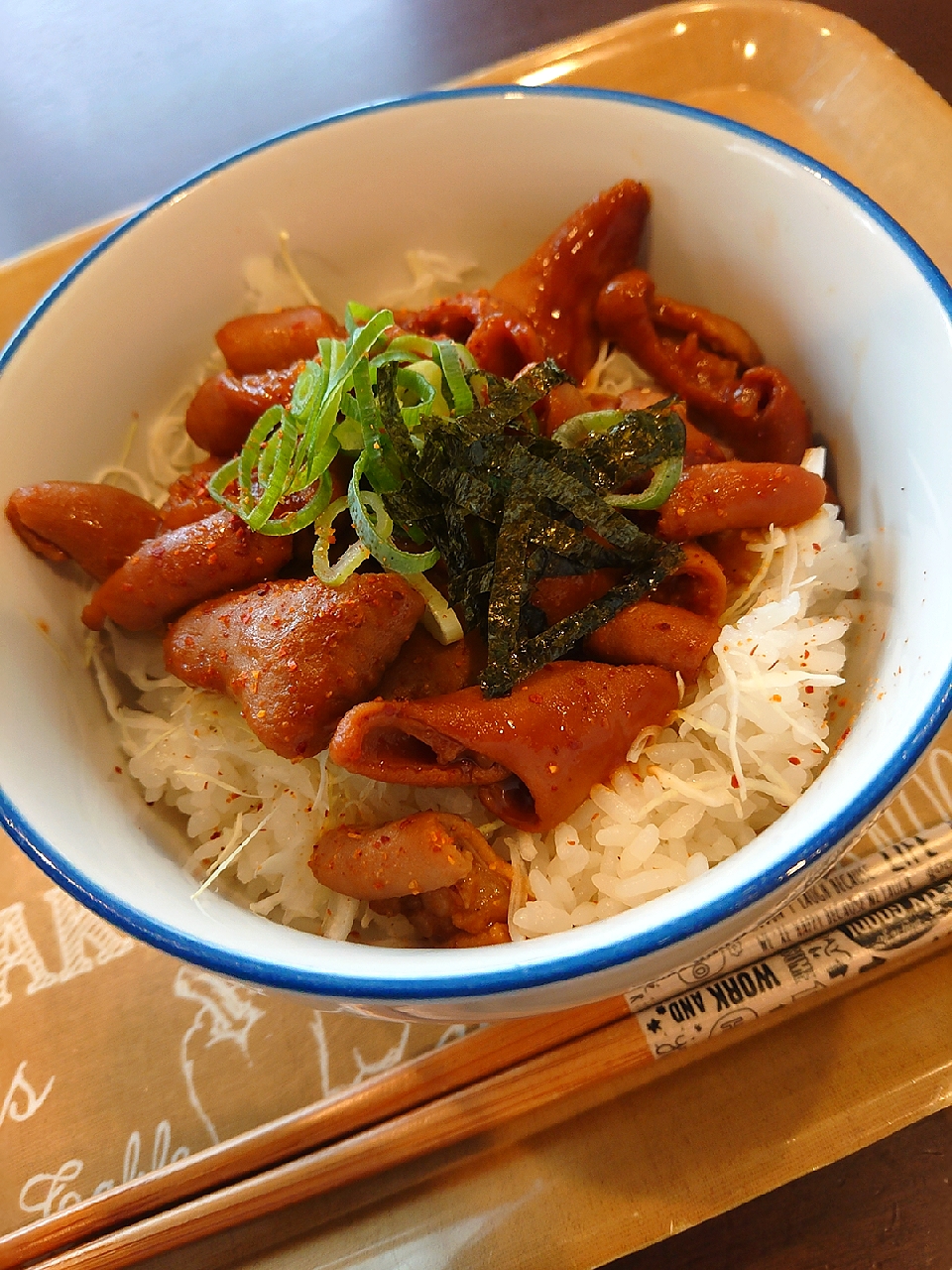 絶品甘辛ホルモン丼😋