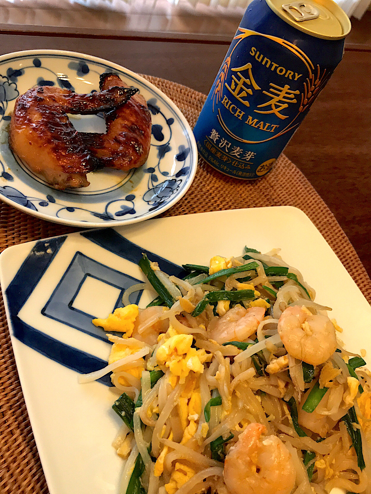 パッタイとガイヤーン。昼飲みしたくて作った大好きな組み合わせ。