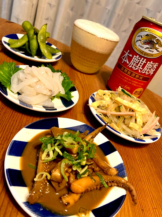 ☆イカ刺身（生姜醤油、卵黄醤油）
☆イカ下足ワタ焼き
☆春雨サラダ
☆枝豆（たんくろ）
で、😋🍻🎶✨