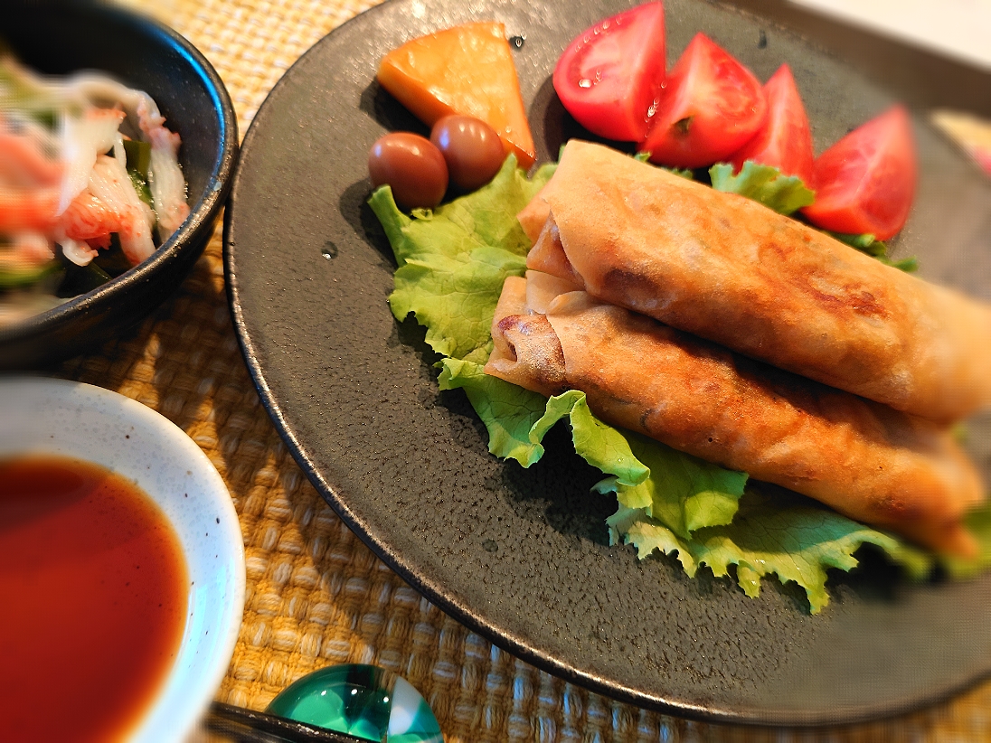 ☆春巻き
☆カニかまとワカメと🥒の酢の物
☆チーズと鶉の卵の燻製