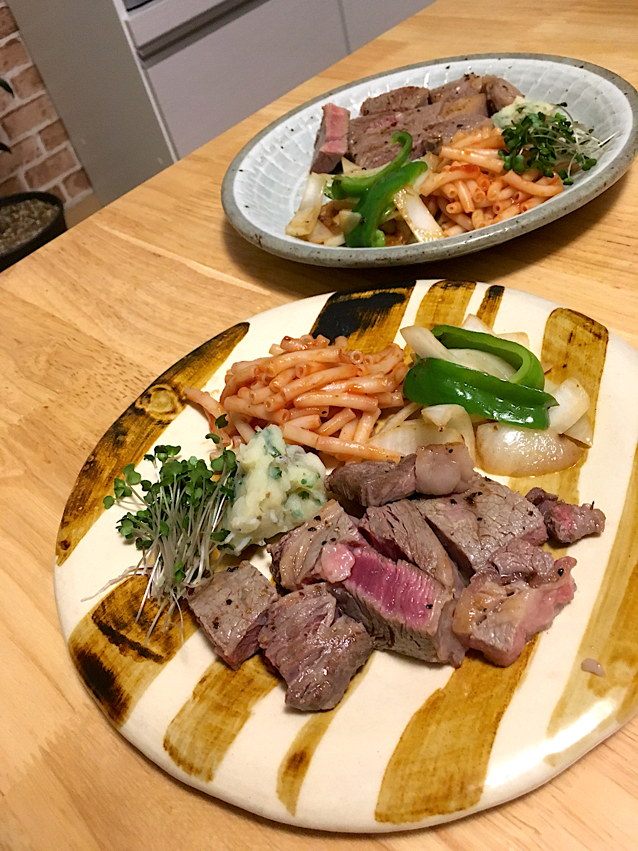 鹿児島の黒毛和牛ロースをサイコロステーキに❣️ｵﾂｶﾚｻﾏ━ﾟ+｡:.ﾟ(*´艸 ｀*)ﾟ.:｡+ﾟ━ｯ♪