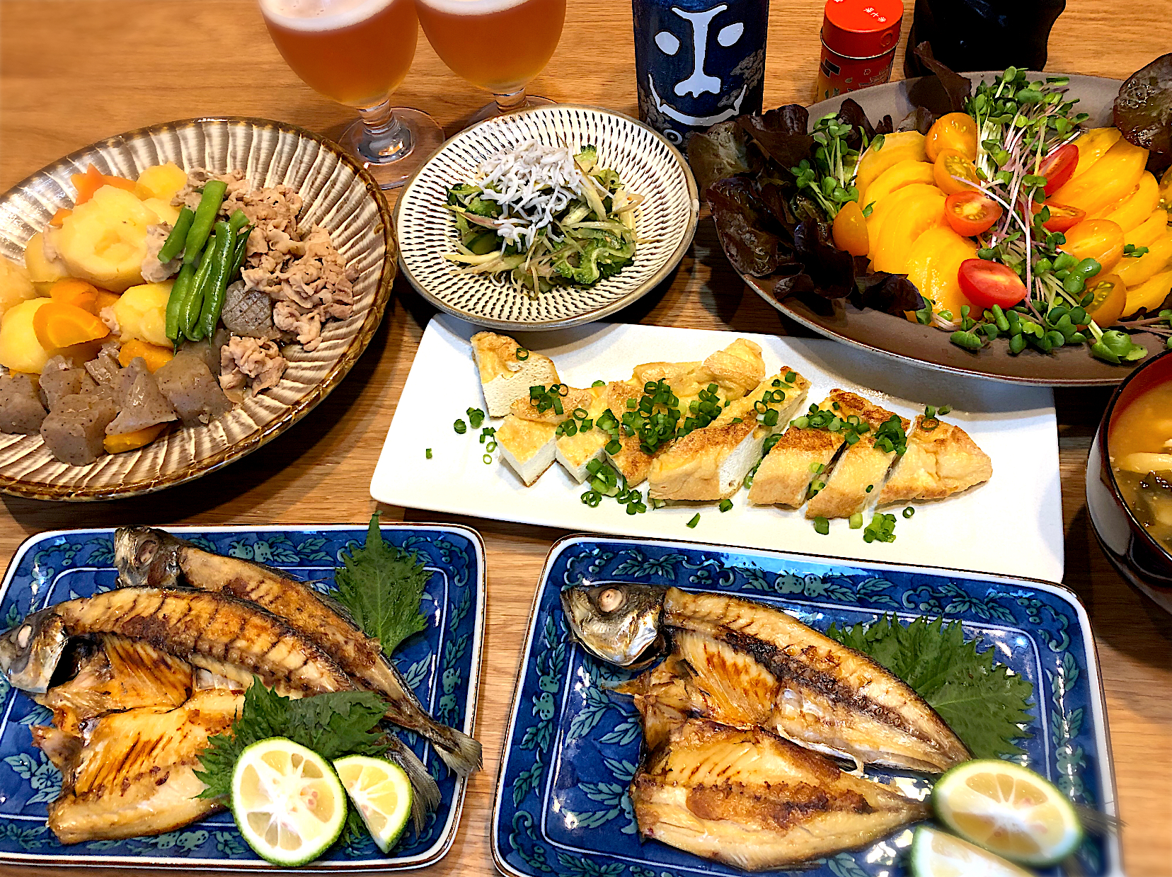 アジの開き　ゴーヤと茗荷と胡瓜の酢物　　生揚げ焼き　肉じゃが　サラダ