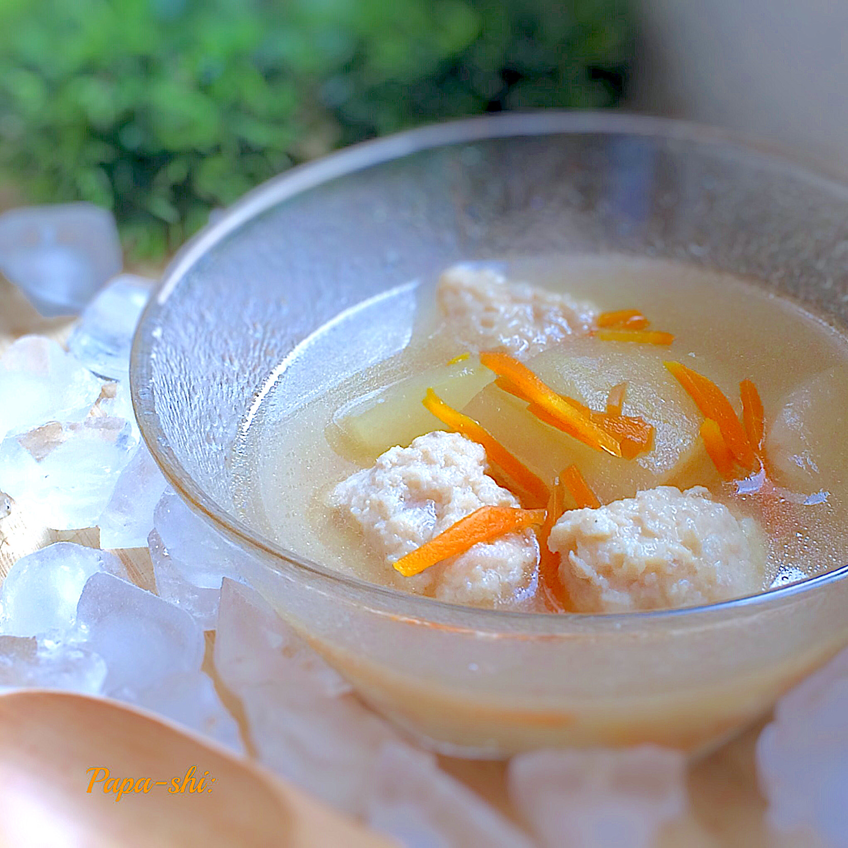 じんわり冬瓜とふわふわ鶏団子の冷たいスープ