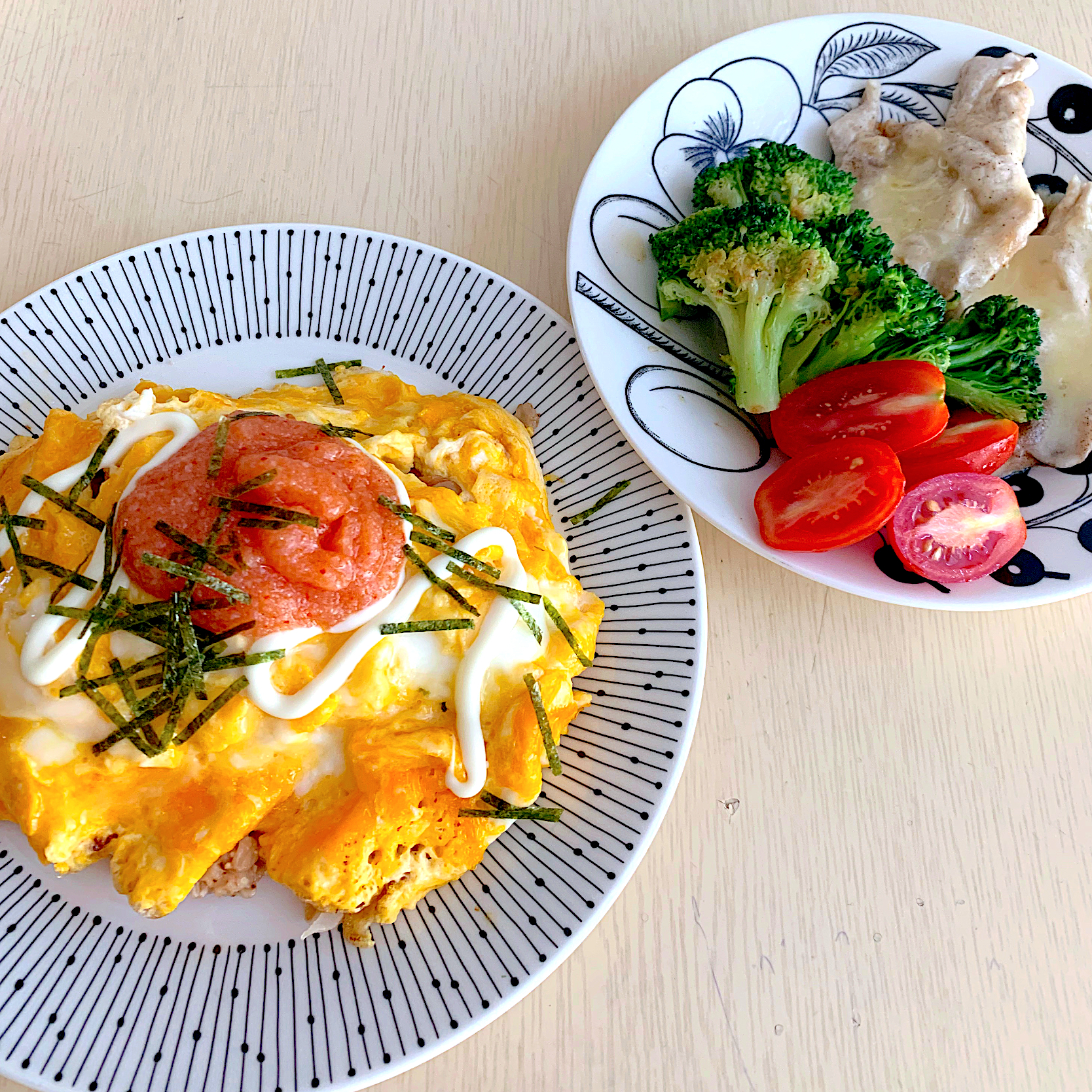 お昼ご飯☺︎オートミール米化明太子オムライス☆とりのささみチーズ焼き＆ブロッコリー、プチトマト