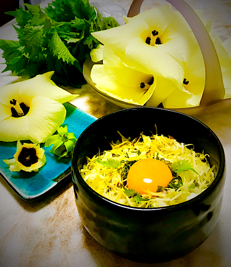 卵かけご飯シリーズ第4弾！「花オクラと大葉の卵かけご飯」✨✨✨おおおお、オクラの味がする〜（≧∇≦）✨💛