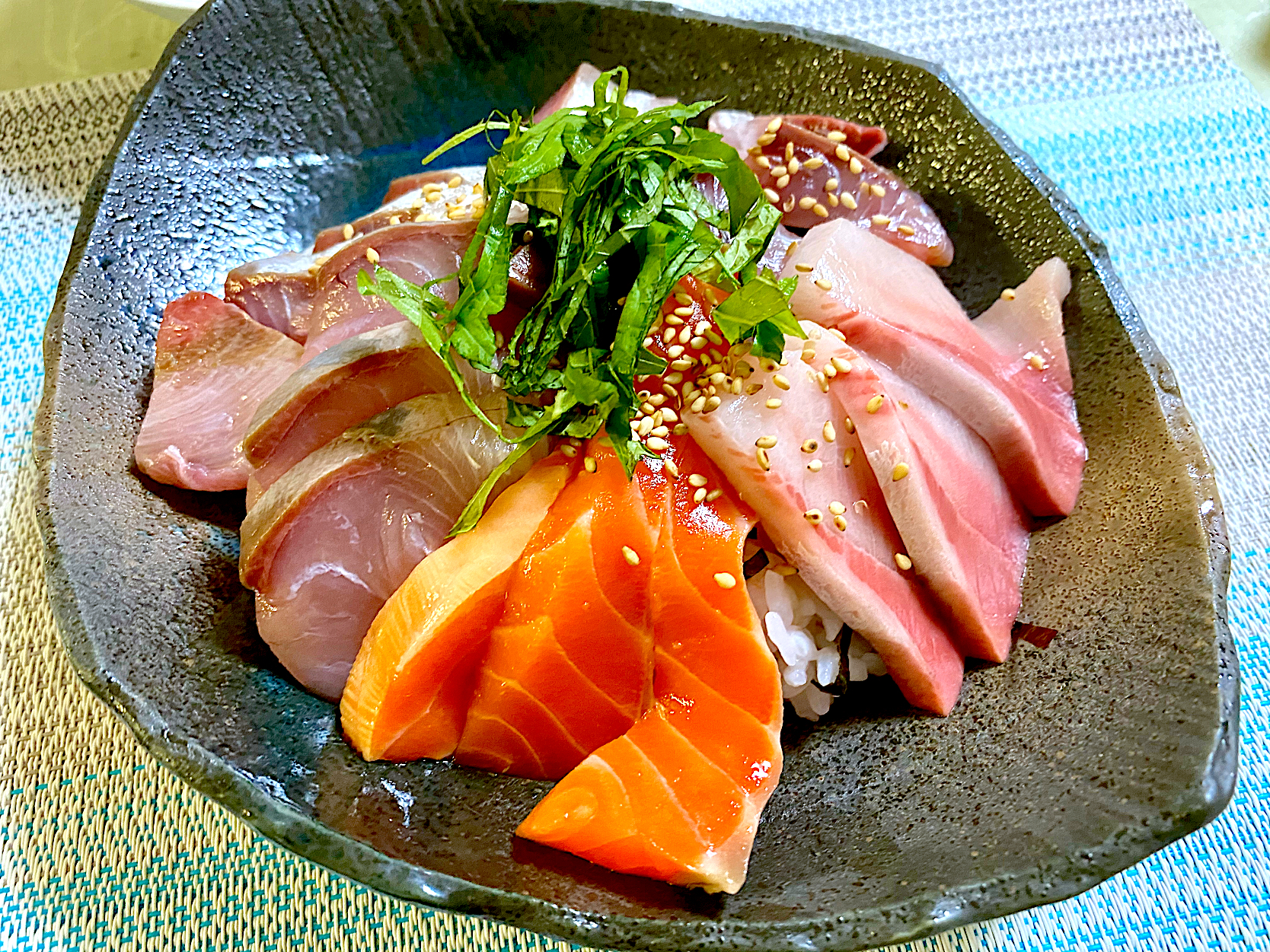 お刺身ど〜ん丼