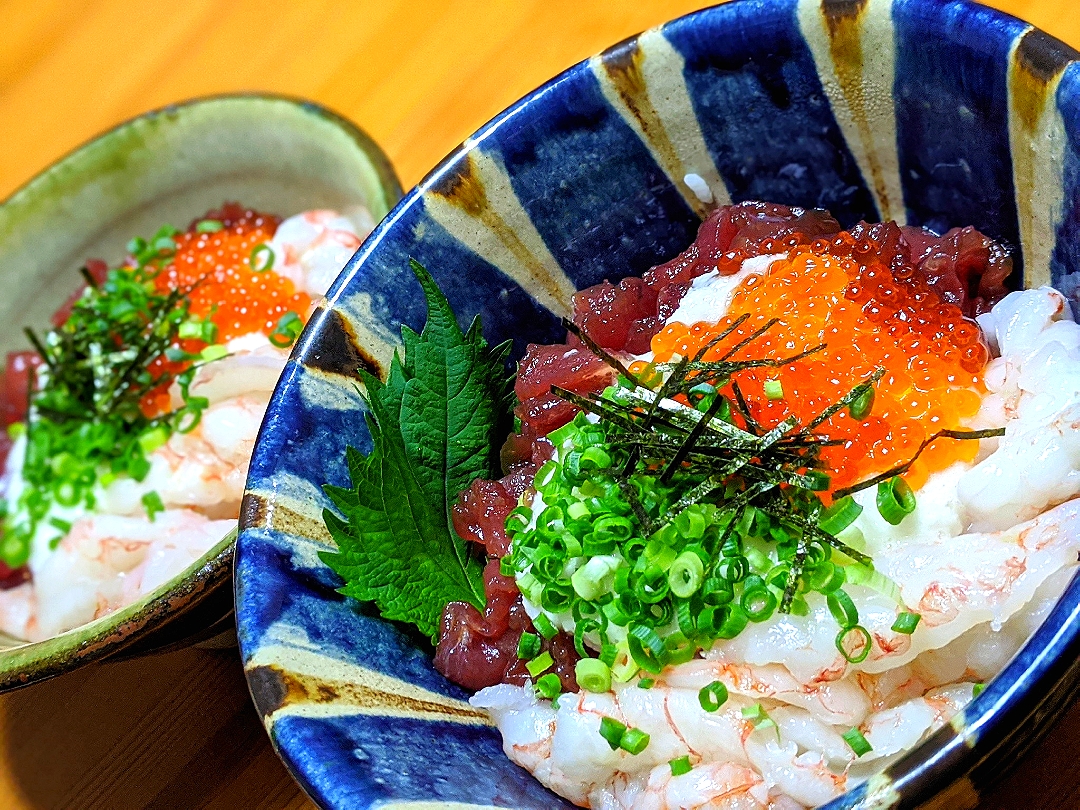 マグロの中落ちとエビの海鮮丼