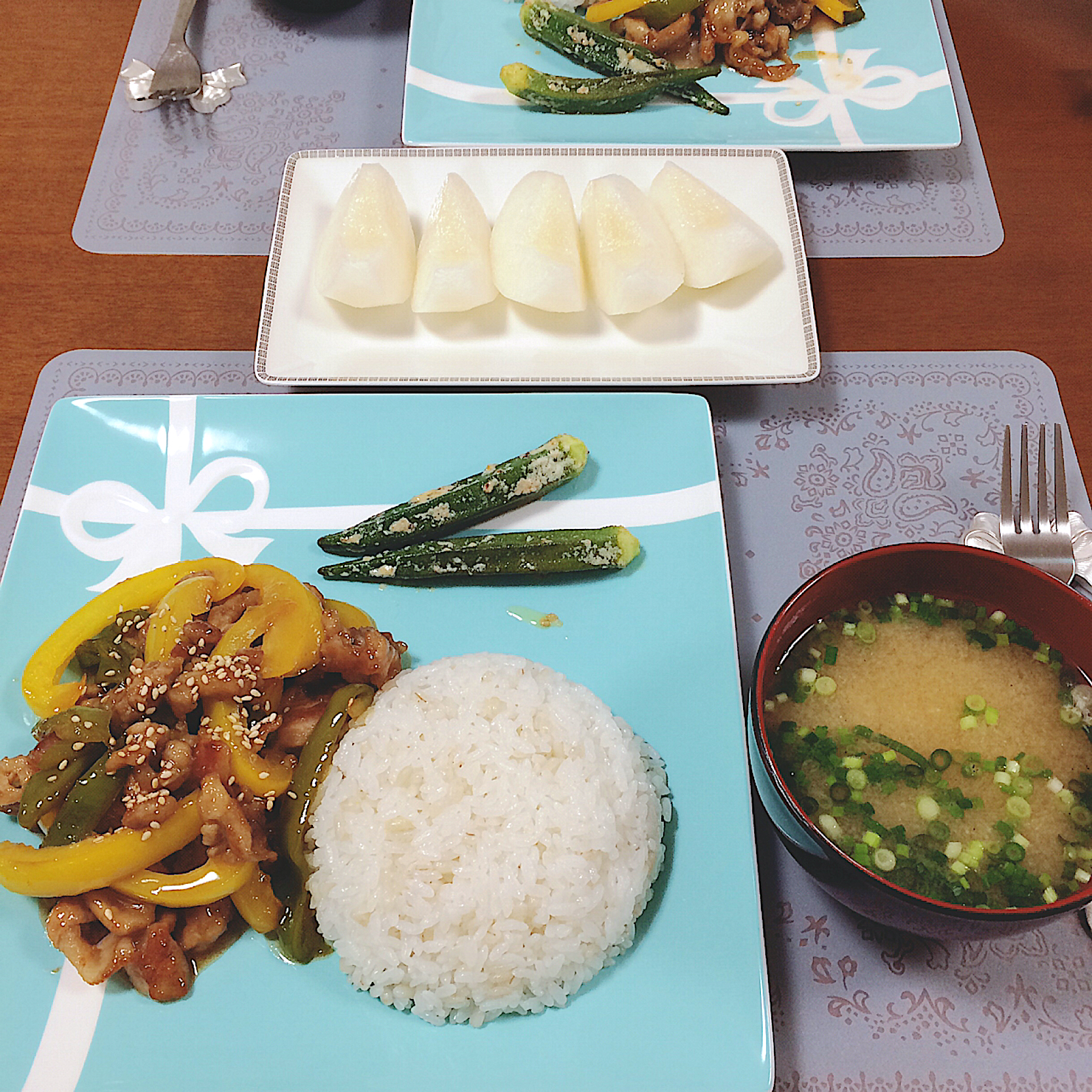 豚こまとピーマンパプリカの甘酢炒め🍚