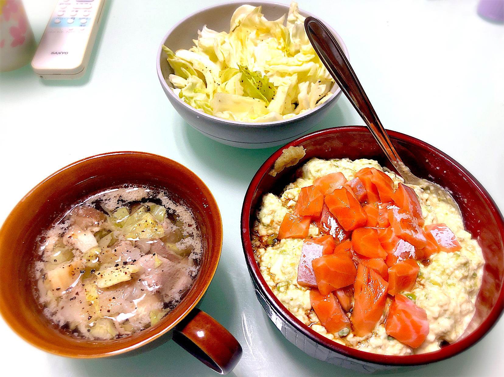 アボカド豆腐とサーモンの丼