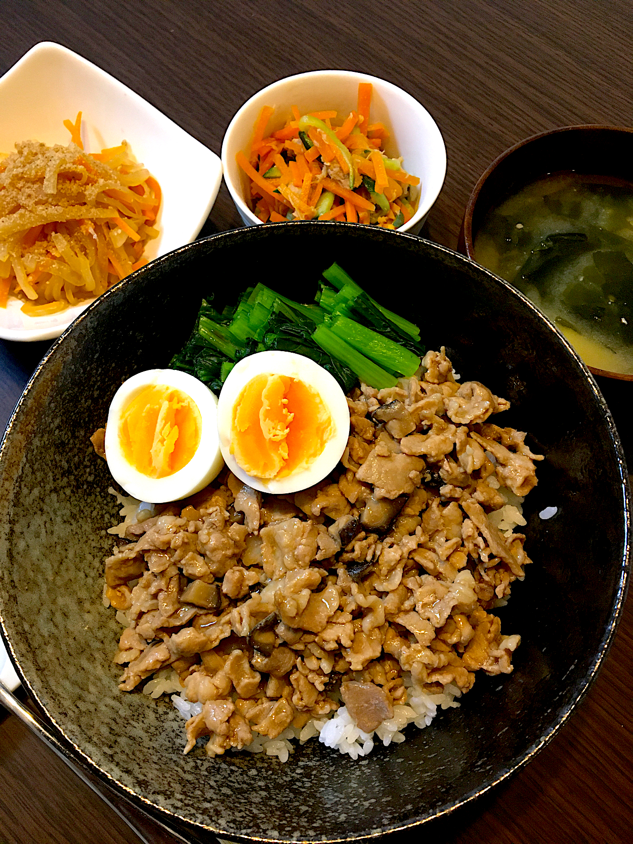 豚と椎茸の中華炒め丼の晩ご飯