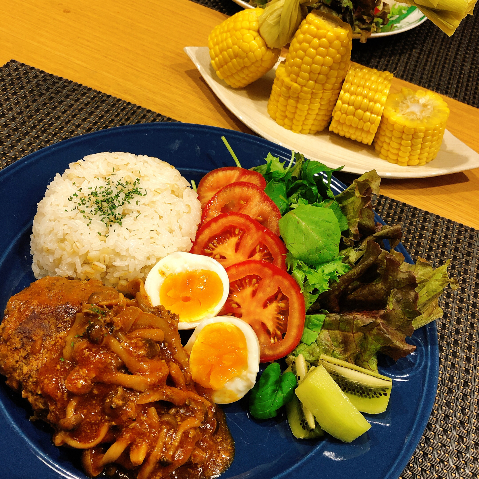 ハンバーグプレート🍄きのこソースかけ