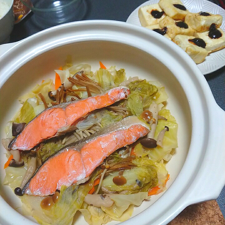塩鮭の土鍋野菜蒸し&八丁味噌の豆腐ステーキのお夕飯