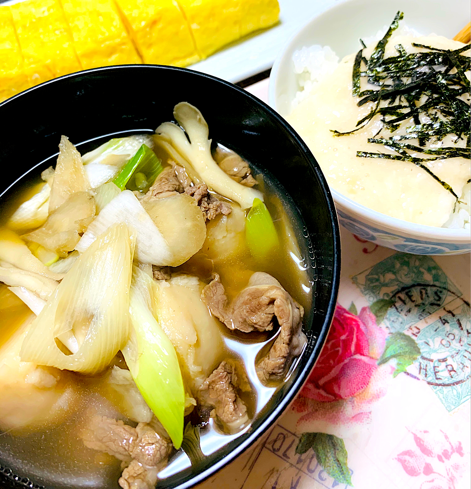 今年初の山形風芋煮🍲　とろろご飯とだし巻き卵。