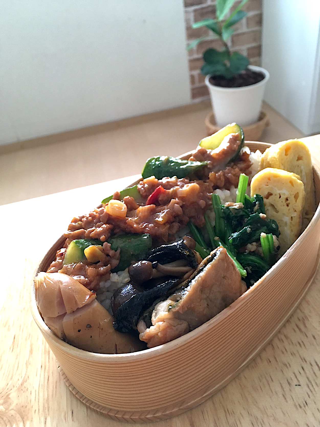 自分お弁当🌟イベントやってるから久しぶりに大館の曲げわっぱに詰めてみました😋…家で食べますけど。笑笑