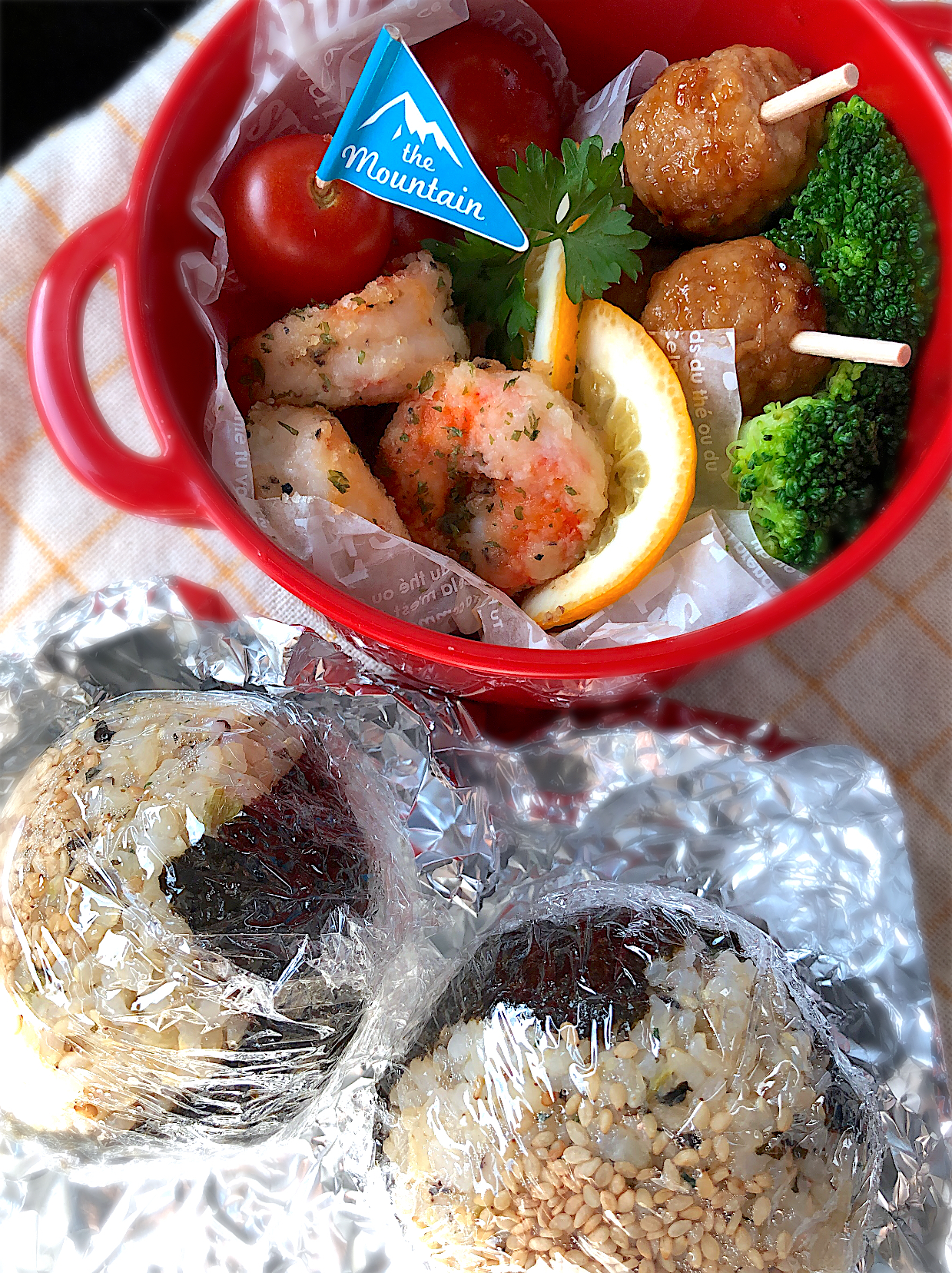 おにぎり🍙とえびの唐揚げ🦐弁当