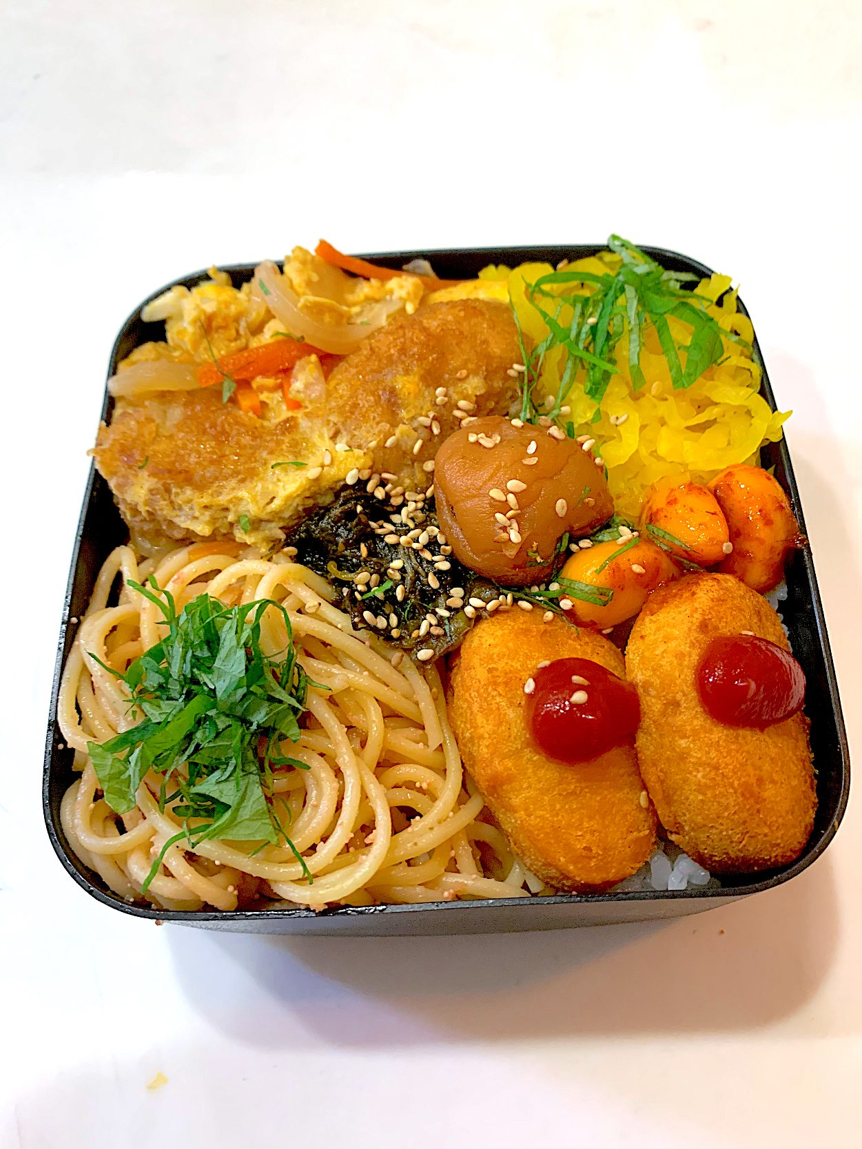 明日ののっけ弁当🍱弁当に、にんにくっ笑！！男だけの職場だからＯＫっ笑🤣