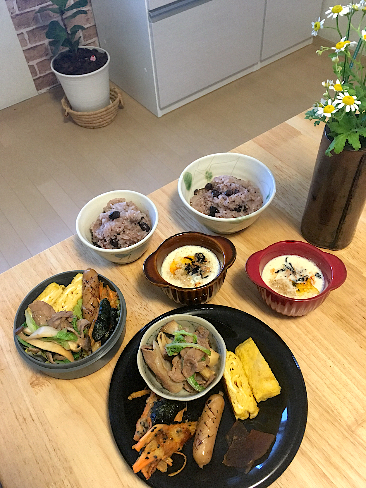 今日のお弁当オカズと朝ごはん用のもち米100%黒豆ご飯＆小さめシェントウジャン😆ハマりました⤴️