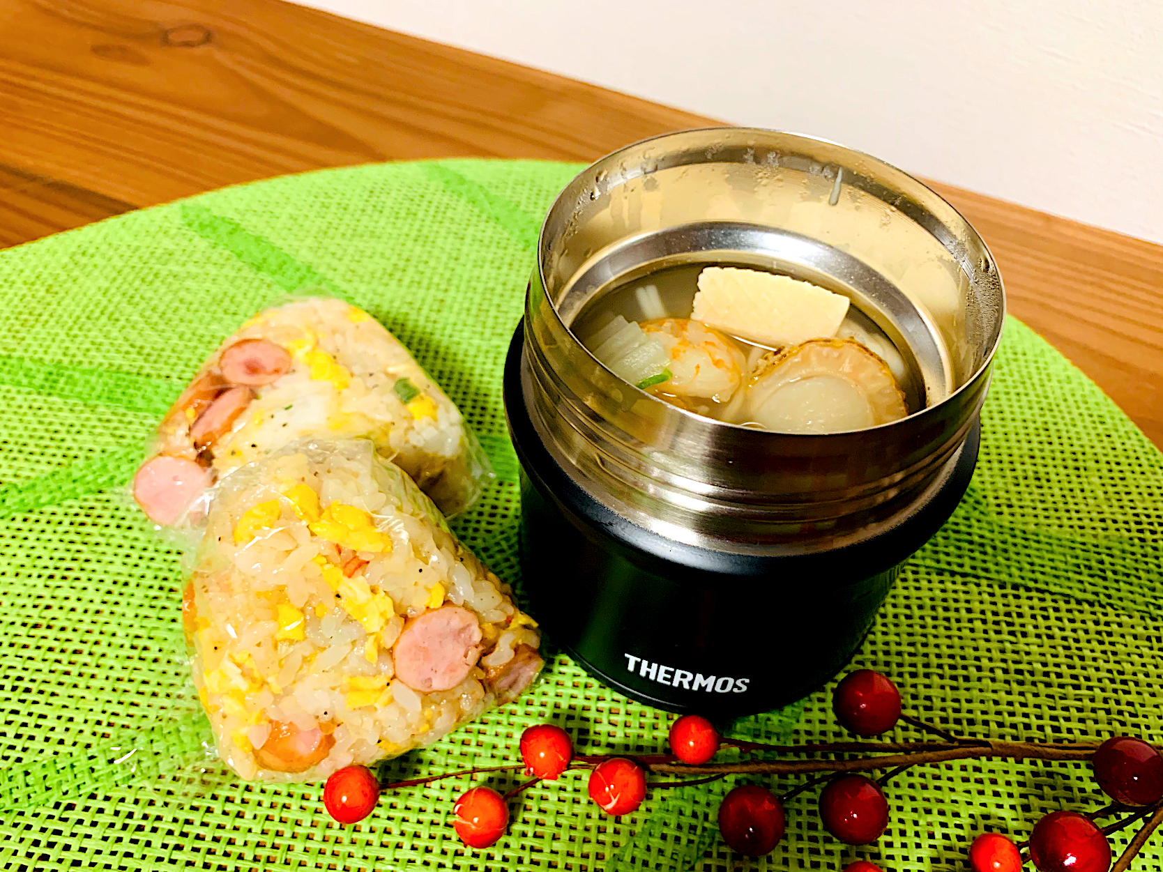 海鮮スープ♨️帆立、海老、イカの帆立だしスープ🍙炒飯おにぎり✨スープ弁当でラクラク🎶