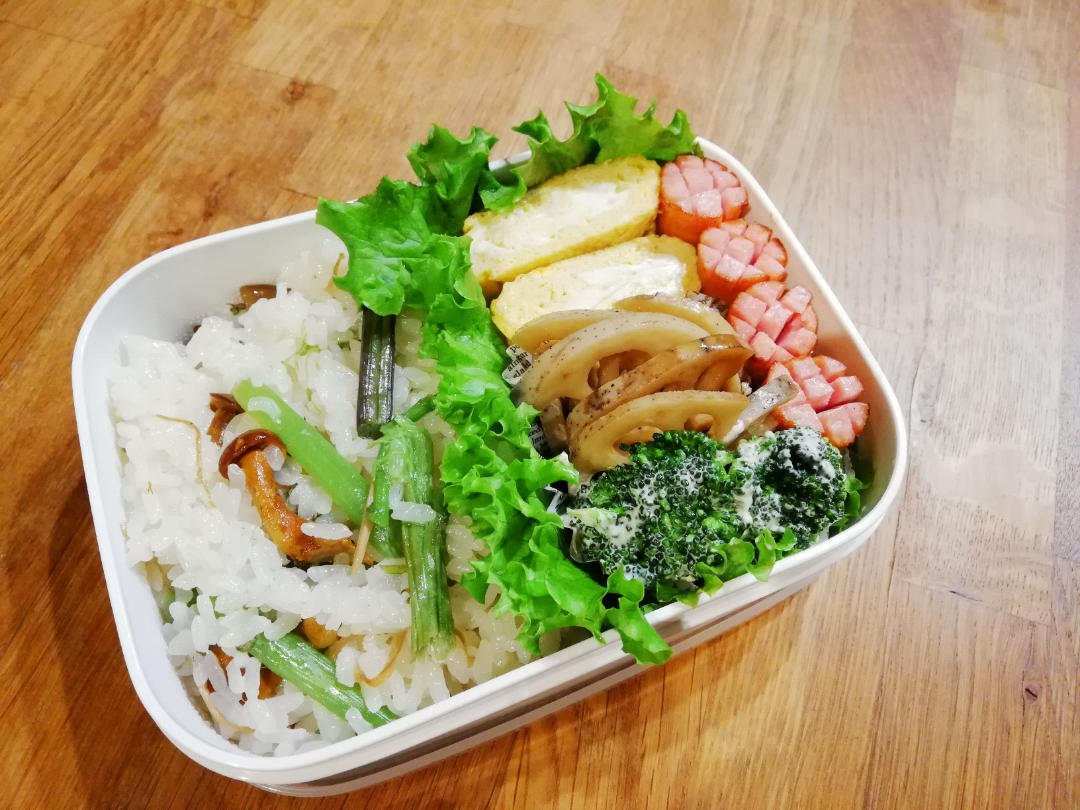 山菜おこわのお弁当