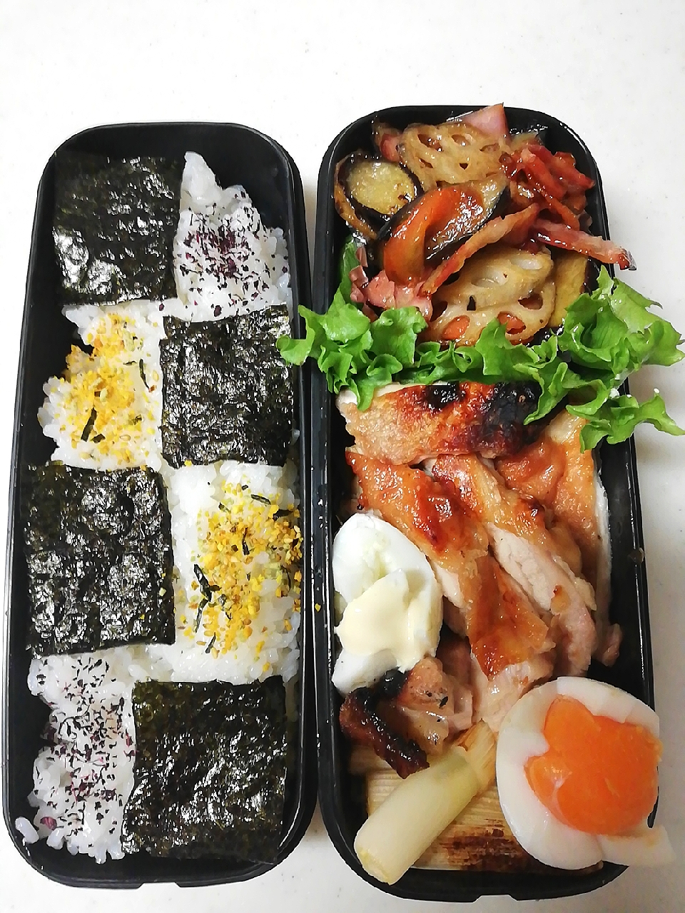 鶏とネギを魚グリルで焼くだけ(^^)弁当
レンコン、人参、ナス、ベーコンは油多めの蒸し焼き後に砂糖、酒、みりん、醤油で照り照り焼き