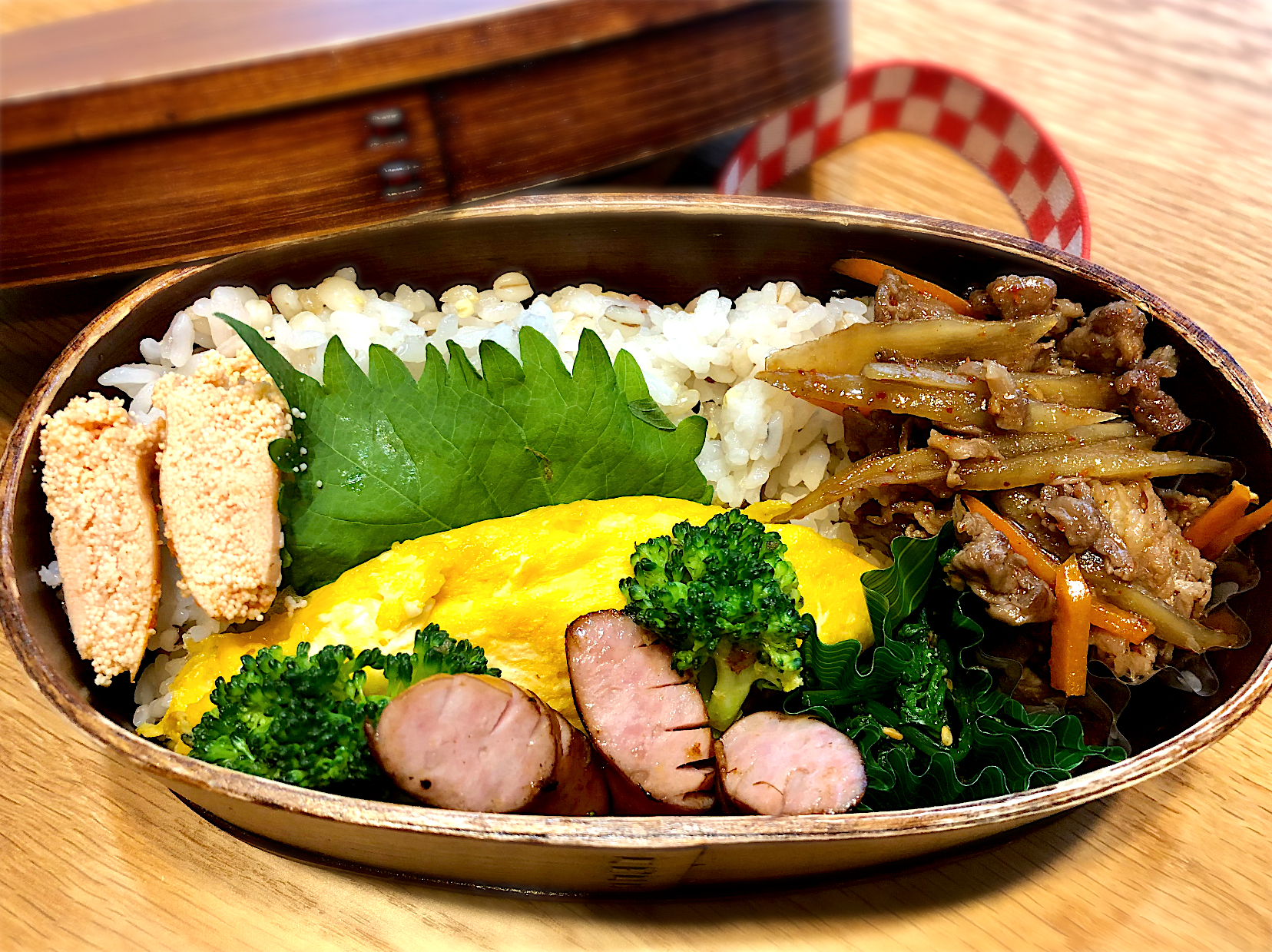 サラ弁　　　　　　　　　　　　　　　　　牛ゴボウ煮　オムレツ　焼き辛子明太子　春菊お浸し　ウインナー