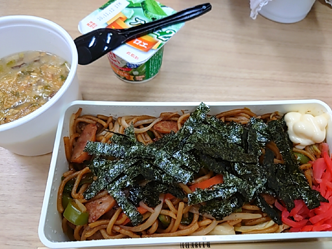 ★今日のお弁当★
🍱焼きそばーん
🍱生姜とキノコのスープ(フリーズドライ)