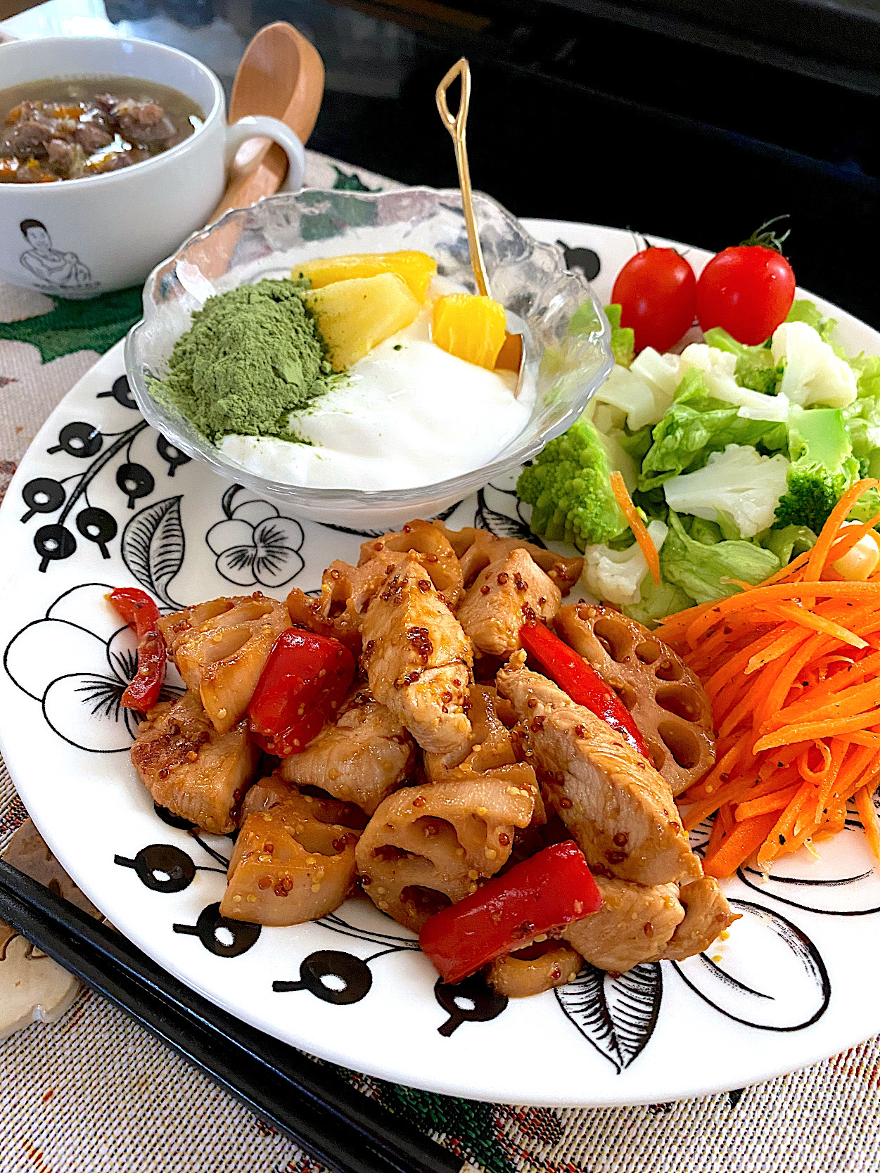 ゆかりさんの料理 鶏肉と根菜のハニーマスタードプレート🍯🐝