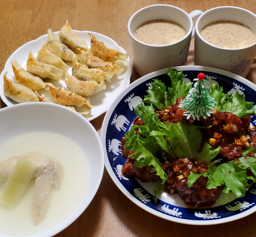 今年のクリスマスは中華風

麻婆鶏
炒飯餃子
手羽先の白湯スープ
練乳入り豆乳ごまプリン