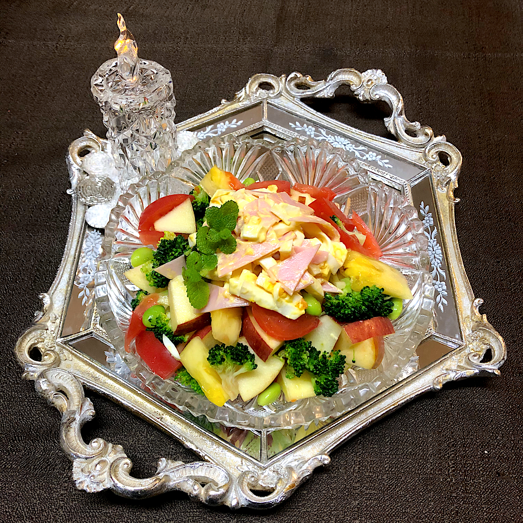 りんご🍎パイナップル🍍トマト🍅アボカド🥑ブロッコリー🥦枝豆🍀ハムたまごサラダ🥗