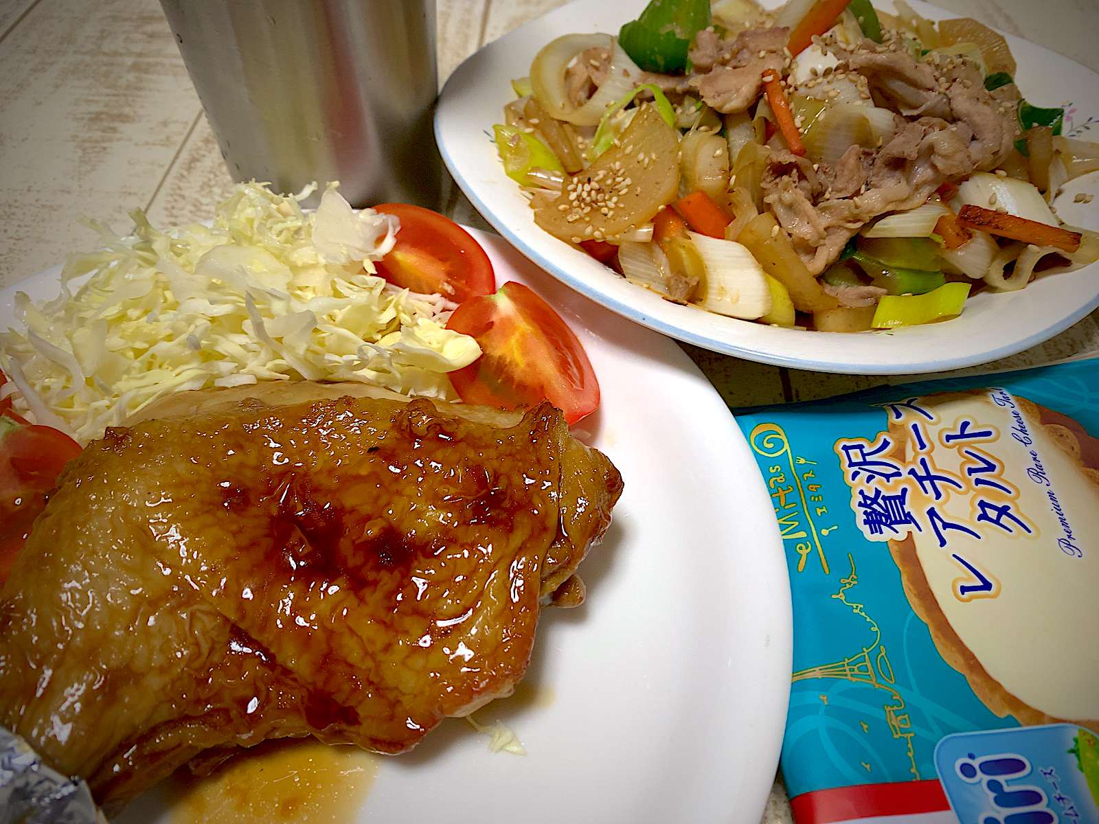 今日の男飯は、大根と長ネギをもらったので、ゴマ油で炒めてチキンは惣菜を買って来てプチくり気分( ﾟ∀ ﾟ)