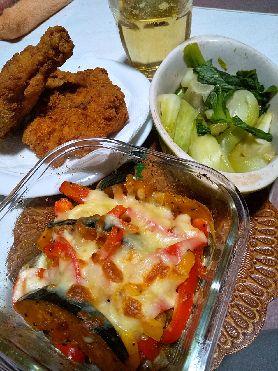 今日の晩御飯
※バターソテーかぼちゃとパプリカのチーズ焼き
※ニチレイの冷凍フライドチキン
※チンゲン菜の柚子胡椒お浸し
※スパークリングワイン